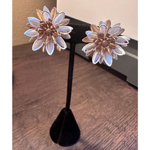VINTAGE SARAH COV FLOWER CLIP ON EARRINGS